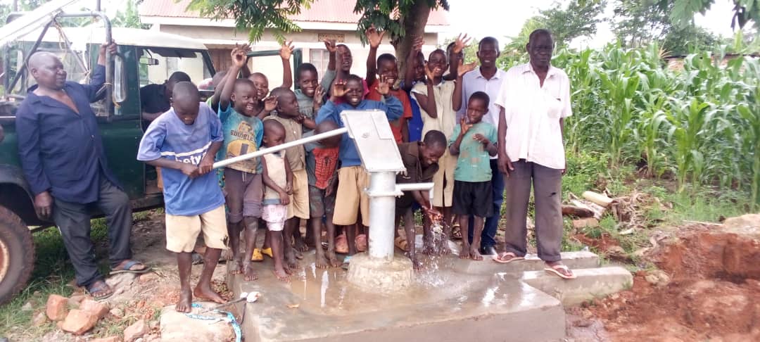 CHILDREN AT THE BOREHOLE